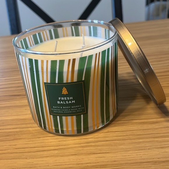 Bath & Body Works 3 Wick Candle. Fresh Balsam - Picture 2 of 3